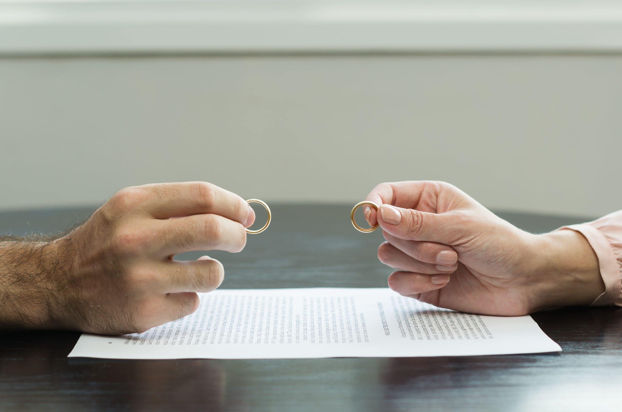 En un divorcio, ¿quién se queda con la casa hipotecada?